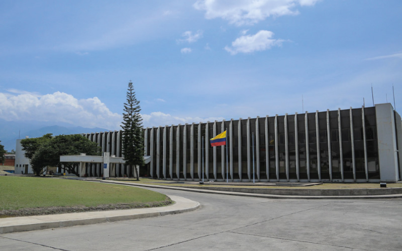 Fotografía de la fachada de la Fábrica de Moneda en Ibagué, Tolima